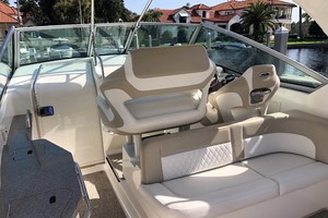 Chaparral 31- Cockpit