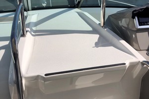 Chaparral 31- Cockpit