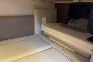 Chaparral 31 - Cabin