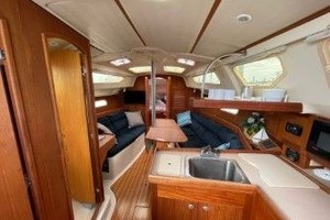Blue Heron 32ft Hunter Yacht For Sale