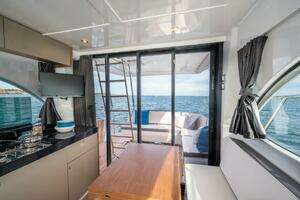2026 Beneteau Antares 11 thumbnail 11