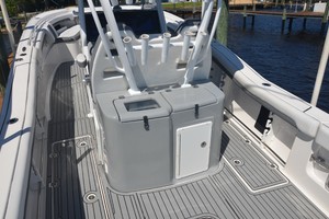 Tidewater 320 CC - cockpit