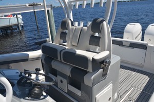 Tidewater 320 CC - helmseats