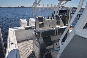 Tidewater 320 CC - cockpit