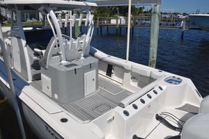 Tidewater 320 CC - cockpit