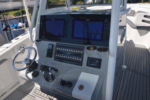 Tidewater 320 CC - helm