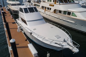 2005 Hatteras 60 Enclosed Bridge