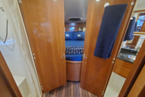 Carver 39 - Regal S - Forward Stateroom