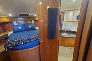 Carver 39 - Regal S - Forward Stateroom