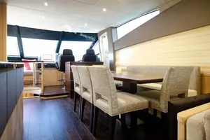 2018 Sunseeker 75 Yacht thumbnail 10