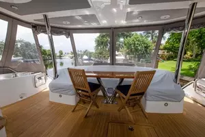 2018 Sunseeker 75 Yacht thumbnail 6