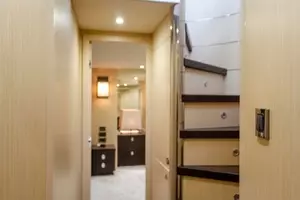 2018 Sunseeker 75 Yacht thumbnail 15