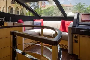 2018 Sunseeker 75 Yacht thumbnail 14
