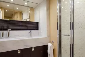 2018 Sunseeker 75 Yacht thumbnail 22