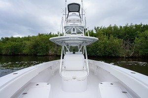 Bahama 41 - Cowpoke - Bow
