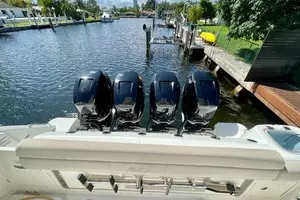 2016 Boston Whaler 420 Outrage thumbnail 14