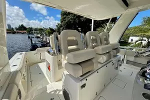 2016 Boston Whaler 420 Outrage thumbnail 10