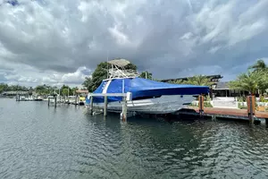 2016 Boston Whaler 420 Outrage thumbnail 2