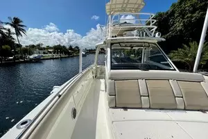 2016 Boston Whaler 420 Outrage thumbnail 5