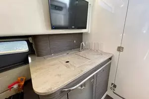 2016 Boston Whaler 420 Outrage thumbnail 18