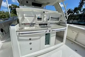 2016 Boston Whaler 420 Outrage thumbnail 12