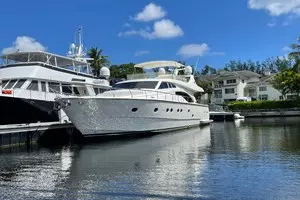 2001 Ferretti Yachts 680 thumbnail 2