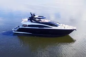 2019 Sunseeker 86 Yacht thumbnail 1