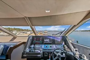 2019 Sunseeker 86 Yacht thumbnail 35