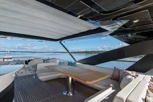 2019 Sunseeker 86 Yacht thumbnail 16