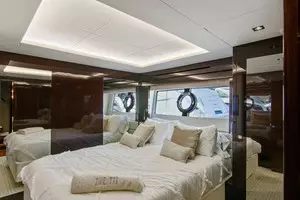 2019 Sunseeker 86 Yacht thumbnail 41