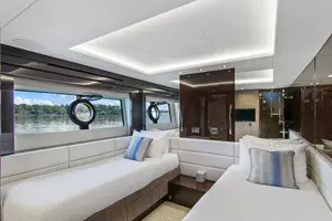2019 Sunseeker 86 Yacht thumbnail 43