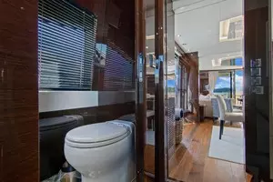 2019 Sunseeker 86 Yacht thumbnail 33