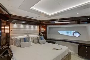 2019 Sunseeker 86 Yacht thumbnail 39
