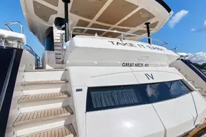2019 Sunseeker 86 Yacht thumbnail 12
