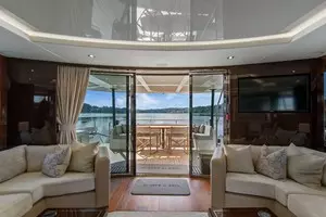 2019 Sunseeker 86 Yacht thumbnail 25