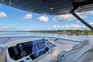 2019 Sunseeker 86 Yacht thumbnail 21