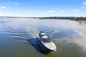 2019 Sunseeker 86 Yacht thumbnail 4