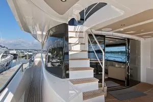 2019 Sunseeker 86 Yacht thumbnail 23