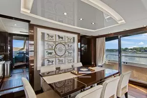 2019 Sunseeker 86 Yacht thumbnail 30