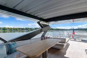 2019 Sunseeker 86 Yacht thumbnail 17