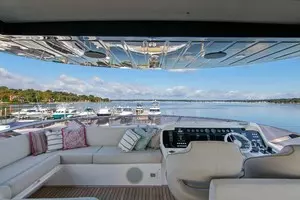 2019 Sunseeker 86 Yacht thumbnail 19