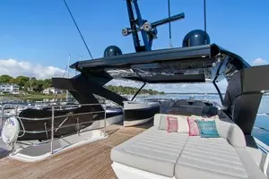 2019 Sunseeker 86 Yacht thumbnail 14