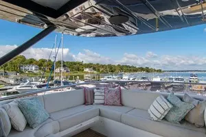 2019 Sunseeker 86 Yacht thumbnail 20