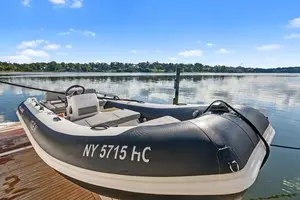 2019 Sunseeker 86 Yacht thumbnail 11