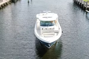 2022 Tiara Yachts thumbnail 7