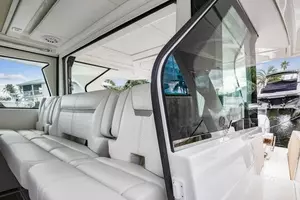 2022 Tiara Yachts thumbnail 14