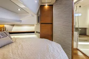 2022 Tiara Yachts thumbnail 23