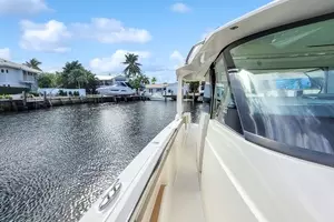 2022 Tiara Yachts thumbnail 10