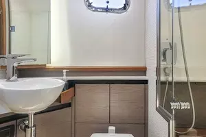 2022 Tiara Yachts thumbnail 25