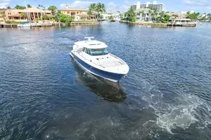 2022 Tiara Yachts thumbnail 2
